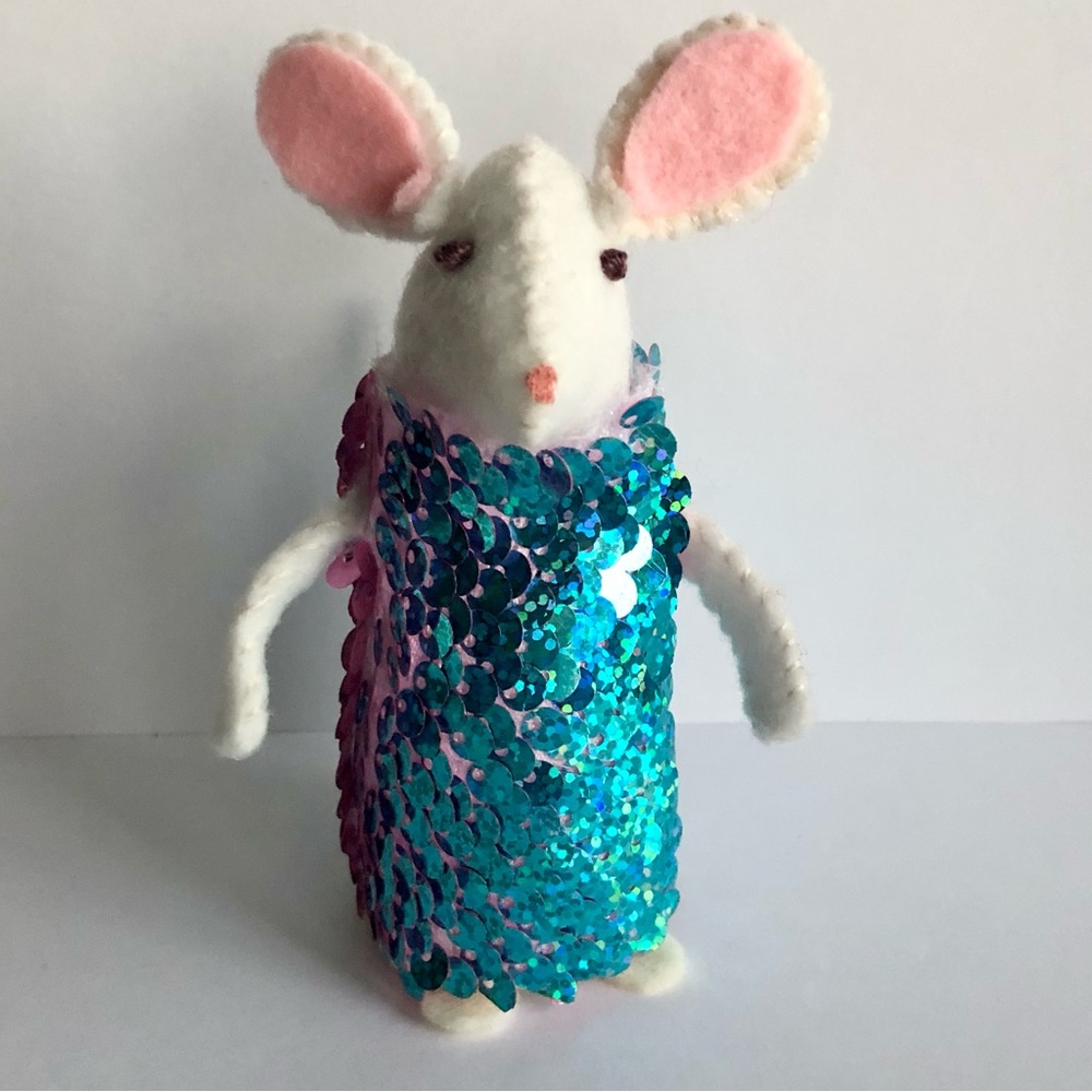 Play Dress Up felt mouse Art Doll hand-sewn sequin dress blue pink sparkle - Picture 3 of 8